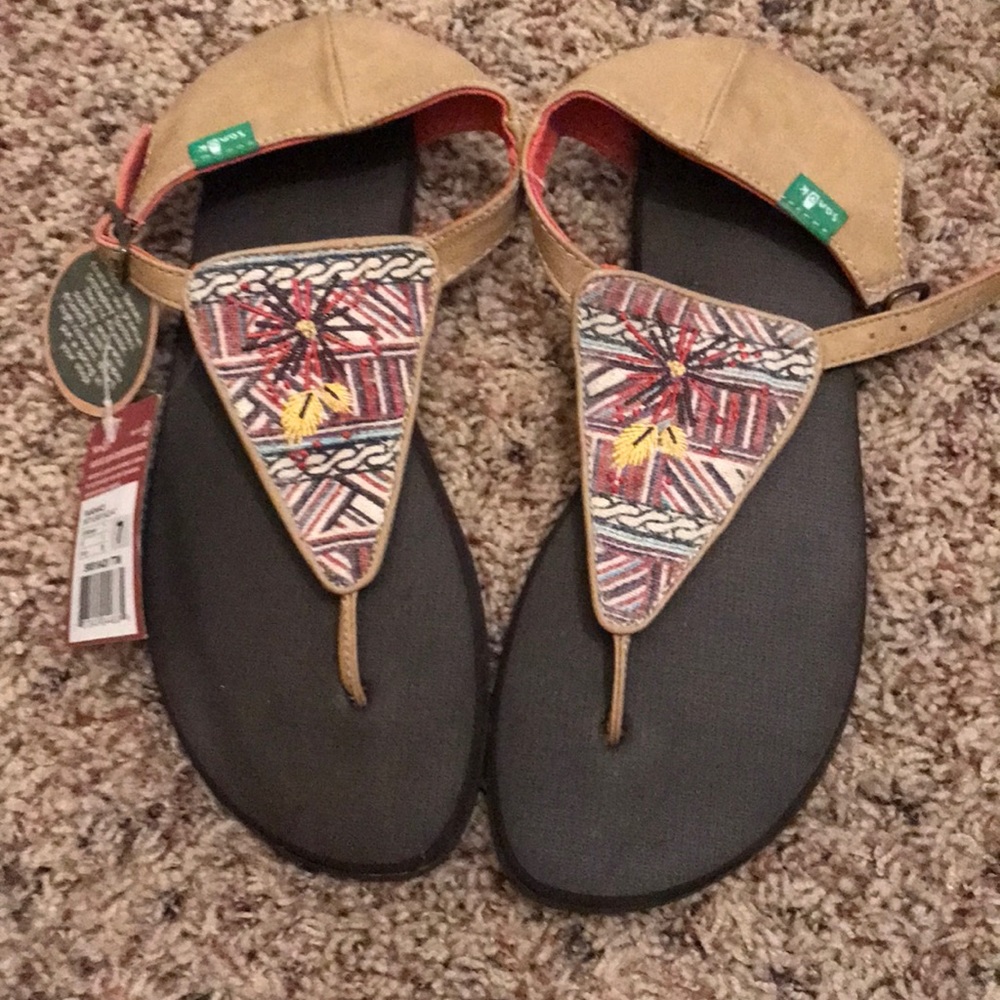 New Sanuk starburst tan sandal 7